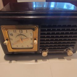Vintage GE Bakelite 1940's Radio