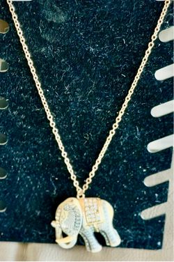 Vintage Gold Tone Rhinestone Elephant Pendant Necklace