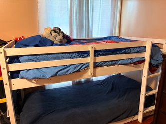 Twin bunkbed, white wood