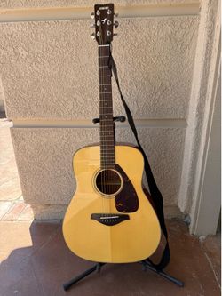 YAMAHA FG700S ACOUSTIC GUITAR
