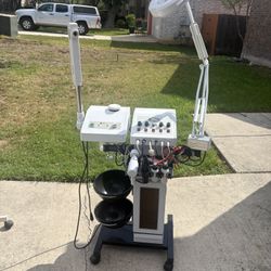 Esthetician Robot To Facials 