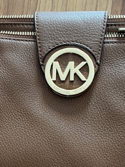 Michael Kors Smartphone Crossbody Green for Sale in Glendora, CA - OfferUp