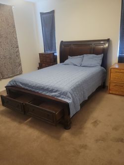 Queen bed with drawers