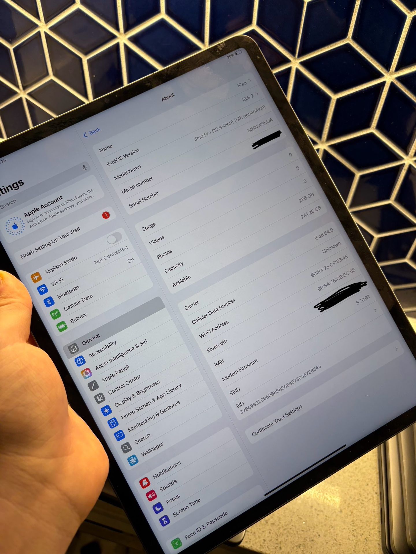 2021 Apple iPad Pro 12.9” 5th M1 256GB WIFI + Cellular