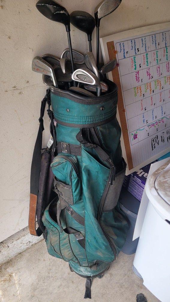 15 Golf Clubs And Golf Bag