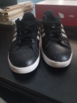 Like New Adidas Mens Black & White Shoes 10.5