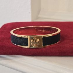 Brand New Black Tory Burch Kira Enamel Medium Hinged Bangle Bracelet with logo 18K-Gold-Plated