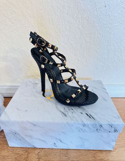 Wild Diva lounge Heels Size 7 NEW