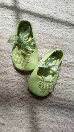 Baby shoes like new 0to6 months(Monsoon brand)