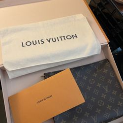 Authentic Louis Vuitton Poche Toilette