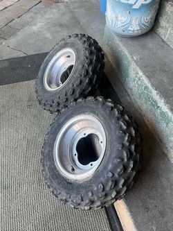 QUAD DUNLOP AT21x7-10 ONE RIM HAS A DENT I DONT KNOW WHAT KIND OF QUAD THEY ARE FOR $60 FOR BOTH