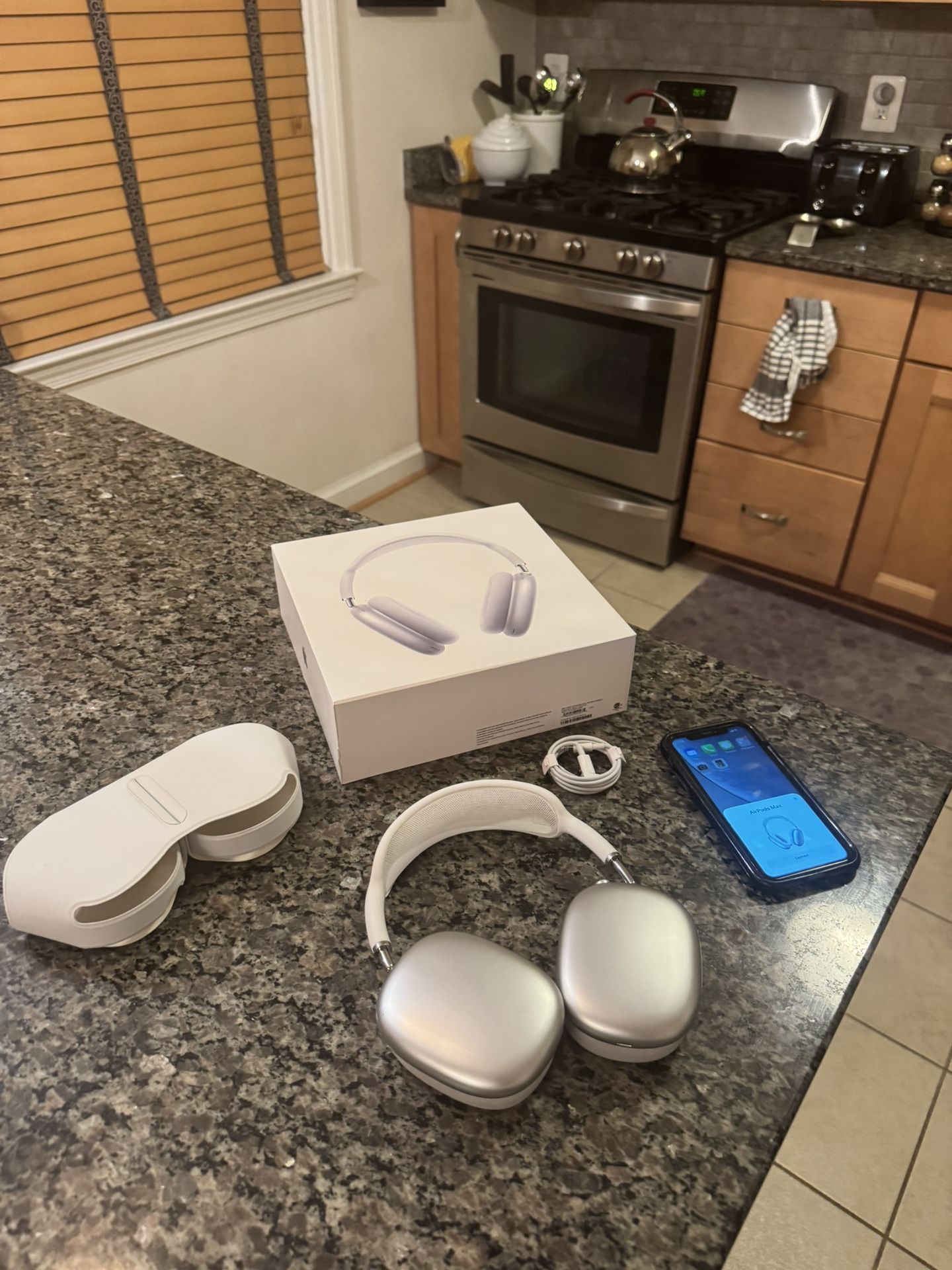 (Never Used) Airpod Max White Colorway