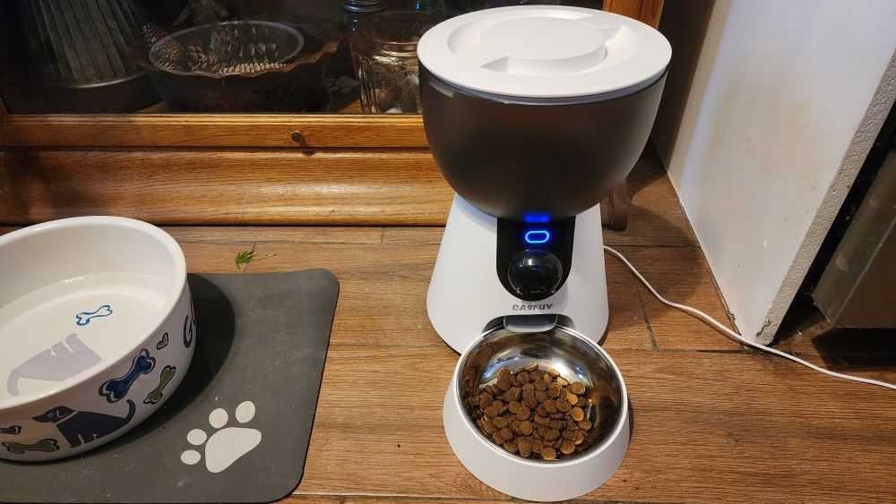 Automatic Pet Feeder With Live Camera