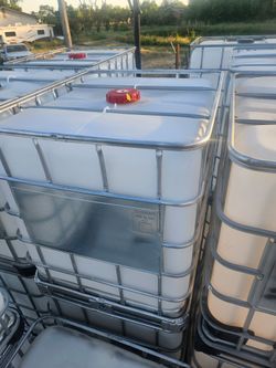 IBC TOTE 275 gallon water tank