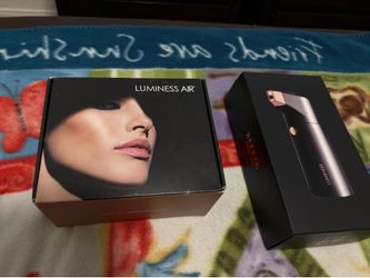 Two Luminaries Airbrush Make-Up Kits .