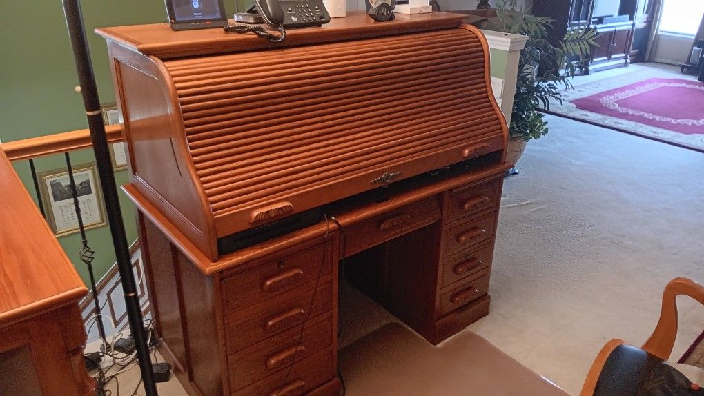 Roller Computer Desk