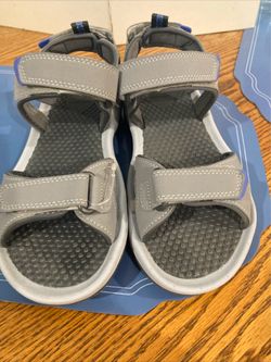 Néw Khombu Gray Sandals size 7M