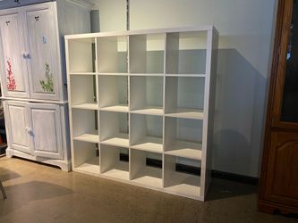 White Minimal Cube Shelf