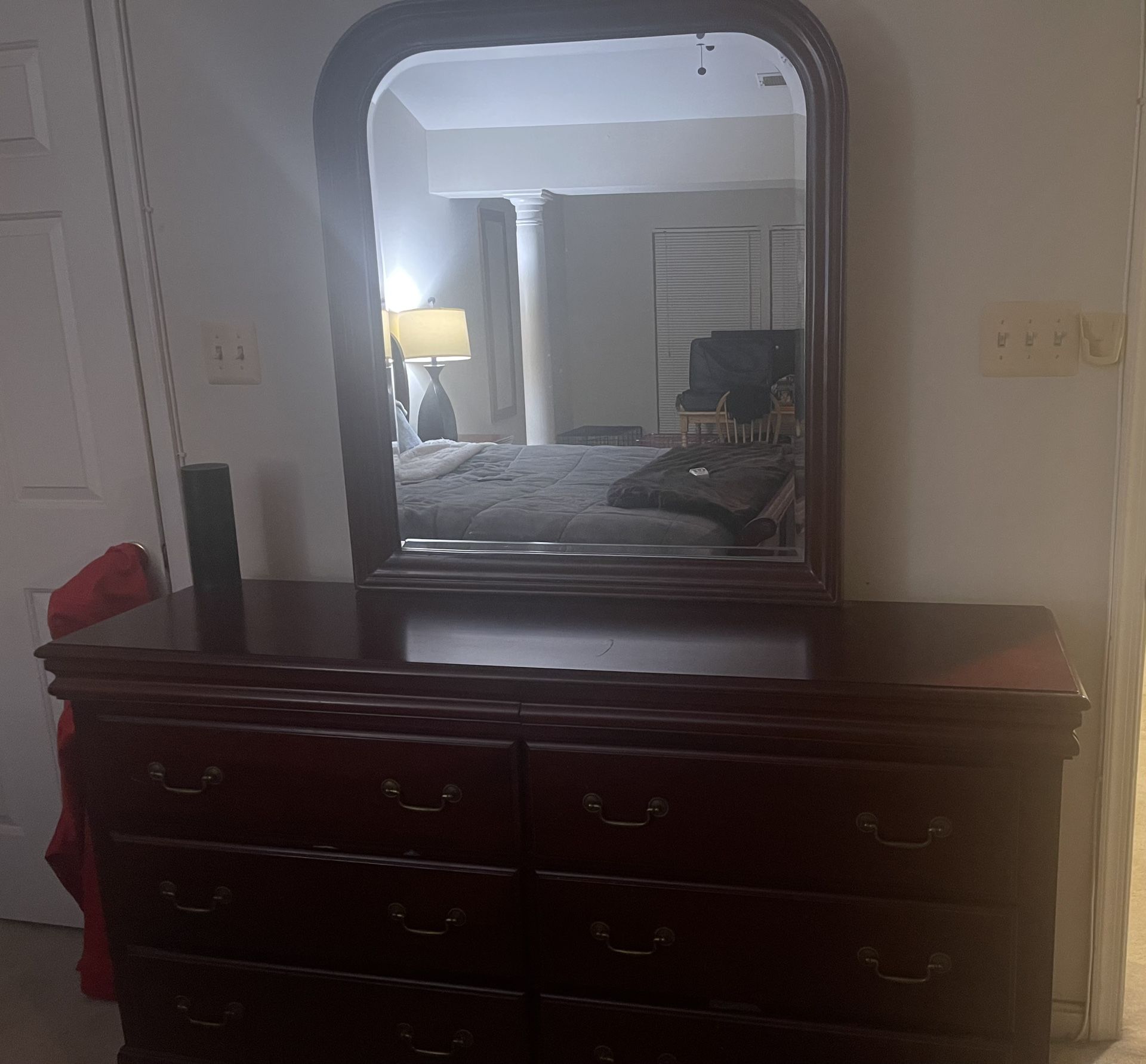 Moving Sale!! Bedroom Set / Table & Chairs 