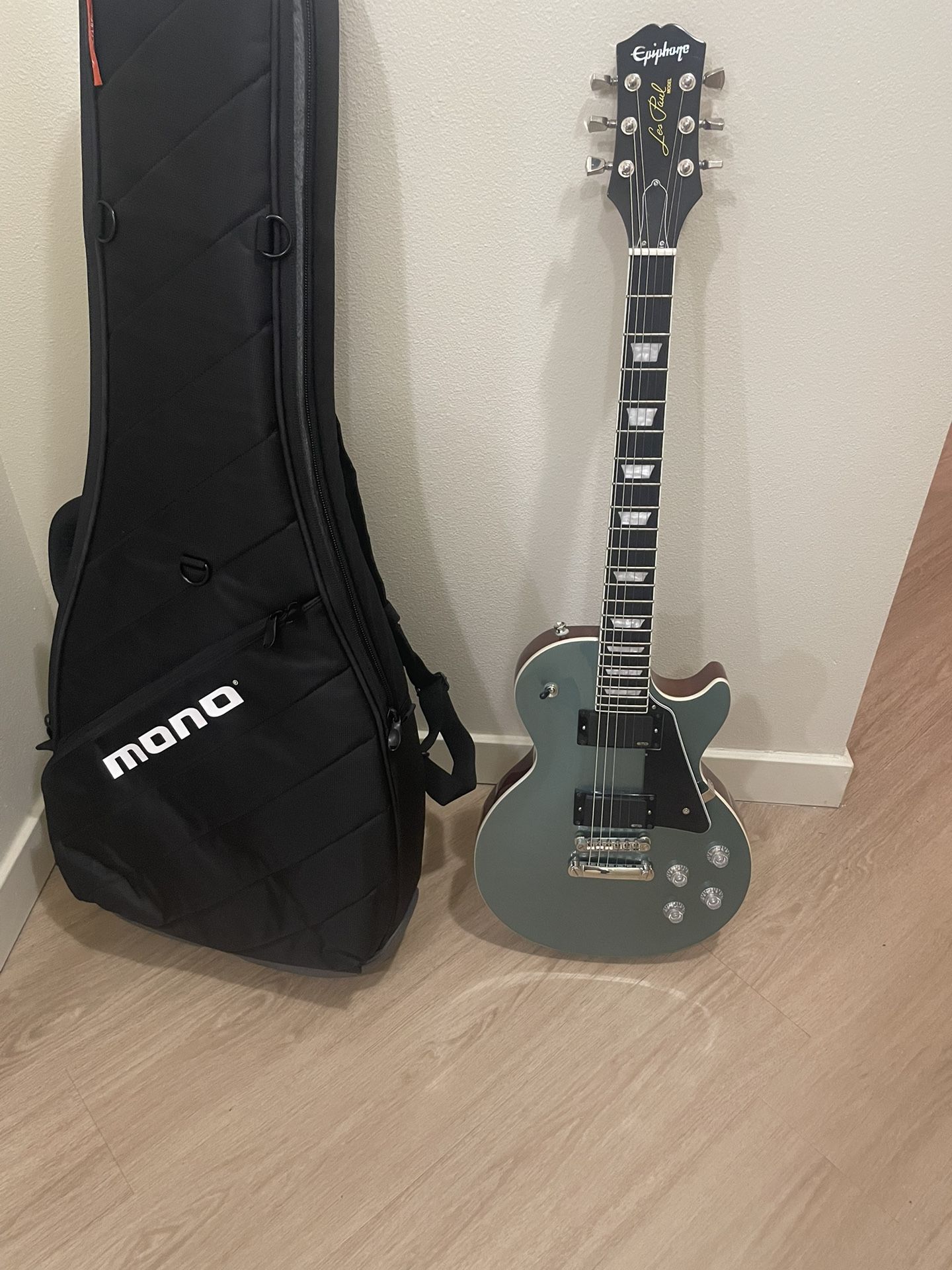 MINT Epiphone Les Paul w/Mono Soft Case