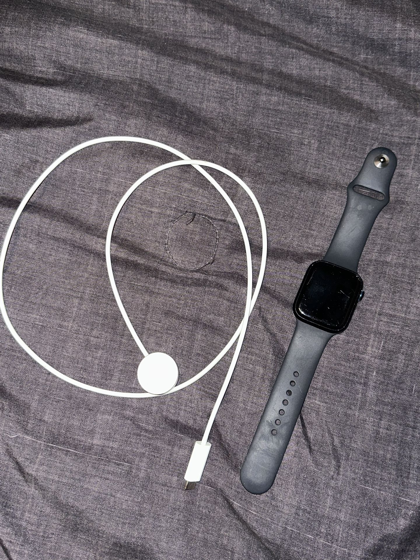 Apple Watch Series 7 45mm Including Charger