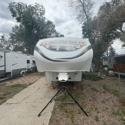 2012 Prime Time - Crusader 290RLT (Fifth Wheel Triple Slide-Out) $12,000 Title included & can deliver