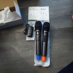 2 Proffional Wireless Microphone Set 