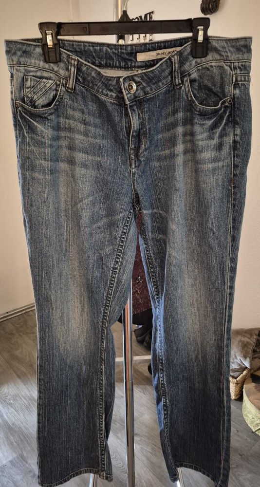 IN EXCELLENT CONDITION DKNY JEANS!! SIZE:16