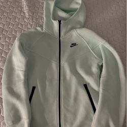 WHITE NIKE TECH SMALL