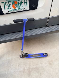 Razor S Folding Kick Scooter in blue