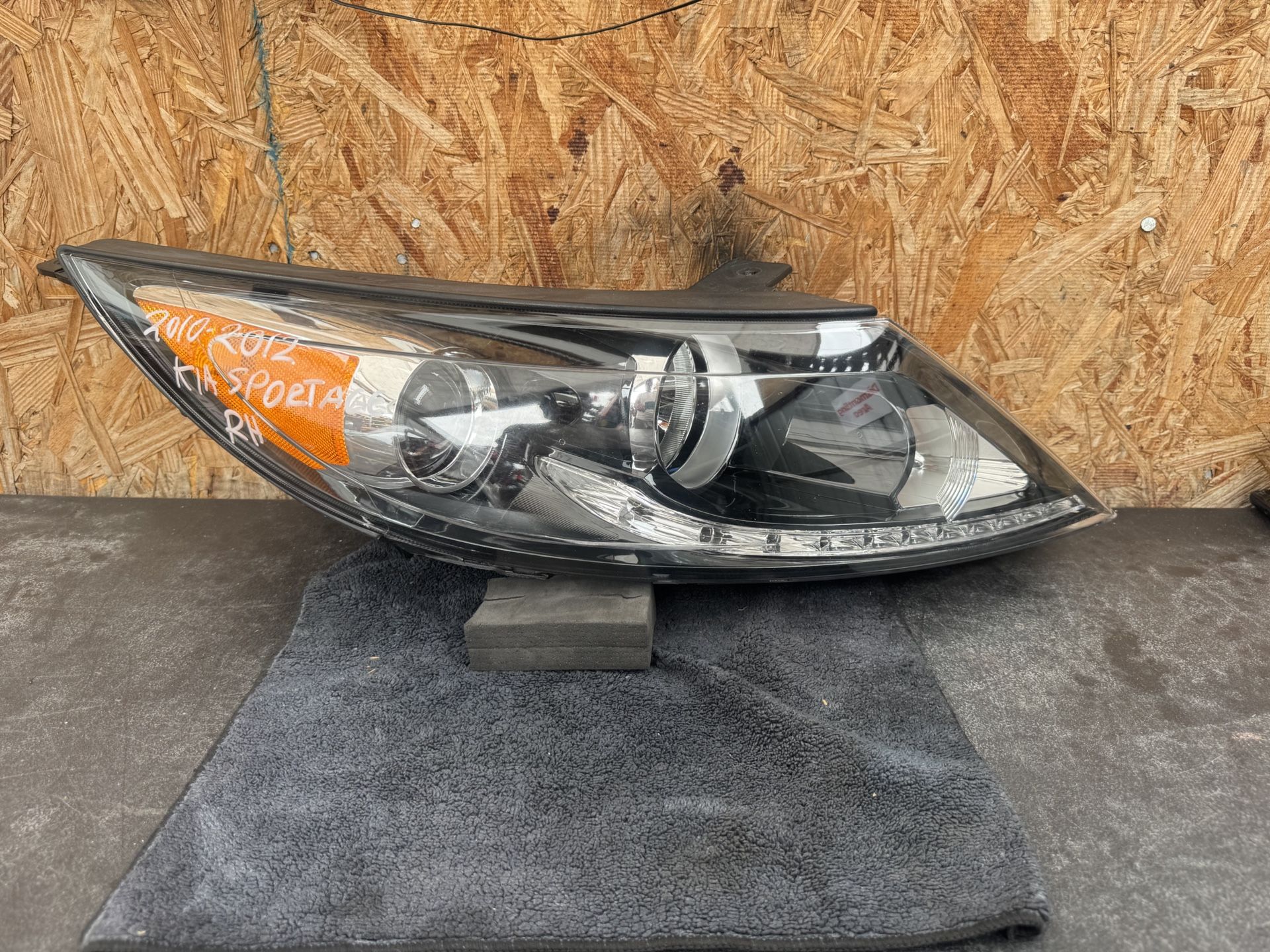 2010 2011 2012 KIA SPORTAGE RIGHT SIDE HEADLIGHT OEM USED