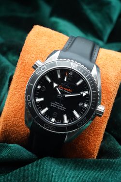 2017 Omega Seamaster Planet Ocean 42MM Black Dial Leather Strap (232.32.42.21.01.003)