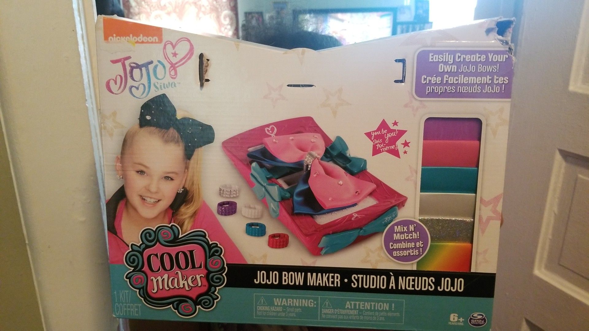 JoJo Siwa bow maker