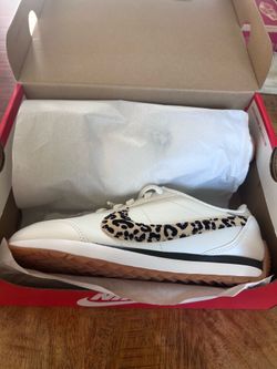 New in box women’s Nike leopard