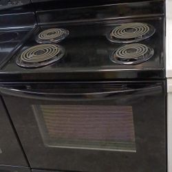 Black Frigidaire electric coil stove with warranty delivery available fee depends on address 🏠🚛🛣️