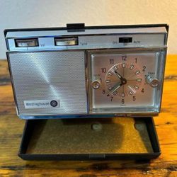 RADIO RELOJ ANTIGUO WESTINGHOUSE