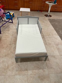 Toddler bed with the mattress
