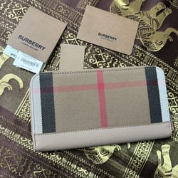 Burberry Women’s Zip Around Wallet 