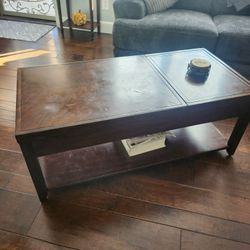 Coffee Table On Wheels + Lamp
