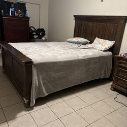 Queen size bedroom furniture