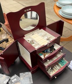 victoria jewelry box