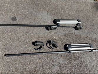 Thule Roof Rack with ski holder accessory