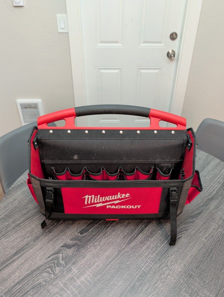 Milwaukee 20 in. PACKOUT Tote