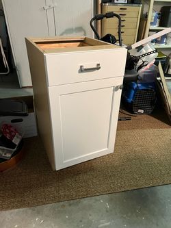 Canyon Creek  base cabinet-  Equinox / White / soft-close (uninstalled)