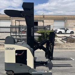 Crown Electric Reach Forklift 3500lbs 