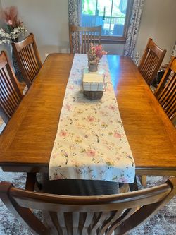 Levin Furniture dining table and buffet/hutch