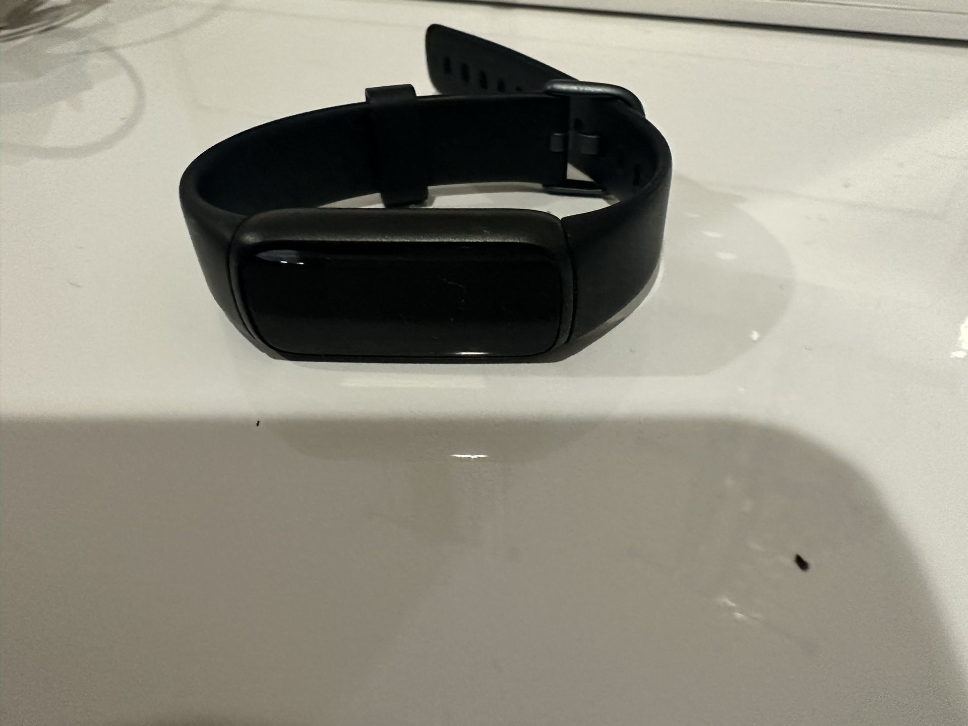 2 Fitbit Luxe Smart Watch with Chargers