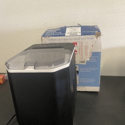 Insignia Countertop Bullet Icemaker Black  *NSYNC Imbbk6