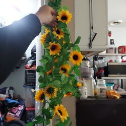 4 Piezas De A guirnaldas De Girasol $10