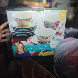 BRAND NEW Pioneer Woman Dinnerware Set